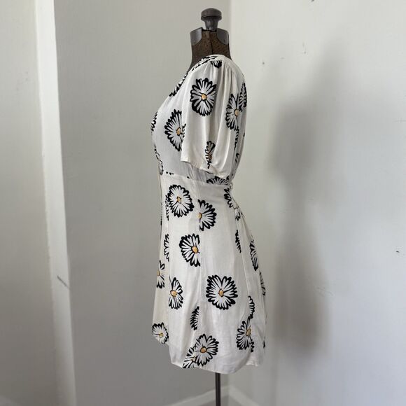 Urban Outfitters Bettie Daisy Print Twist Front Mini Dress Linen Blend Sz Small - Picture 4 of 11